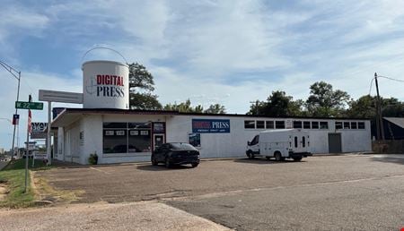 Retail space for Sale at 2121 N State Line Ave in Texarkana