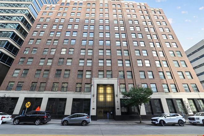 Lender Sale: Iconic Downtown Minneapolis High Rise