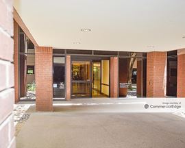 Barton Oaks Plaza III