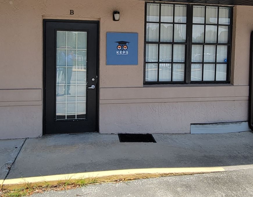 517 Deltona Blvd Offices