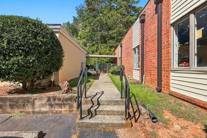651 E Woodlawn Rd