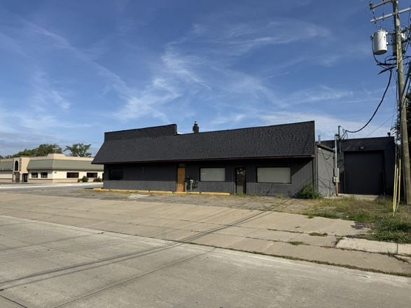 Madison Heights - Freestanding Industrial/Retail Building