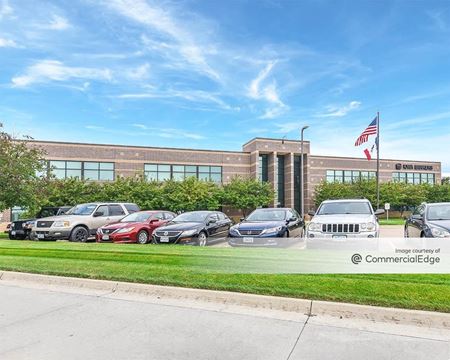 Crescent Chase Office Park - 8800 NW 62nd Avenue - Johnston