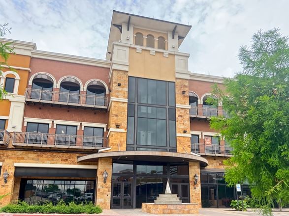 Regus - Burleson - E Renfro St