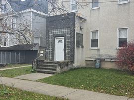 90 Henry St