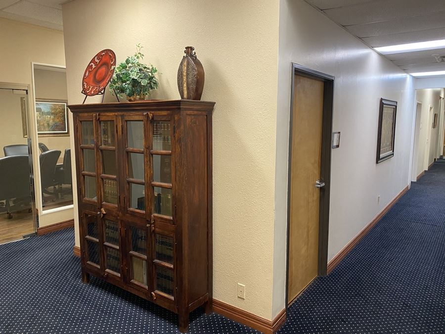 121 W Hickory St, Denton office Space For Lease