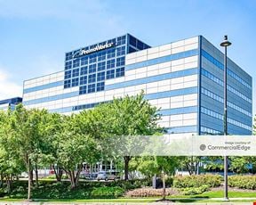 Woodfield Corporate Center - 300 North Martingale Road