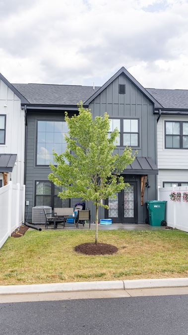 CONTEMPORARY TOWNHOUSE IN BRIDGEWATER FIELDS SUBDIVISION