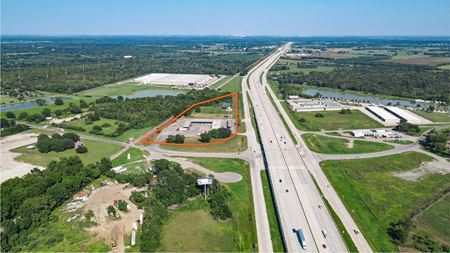 Retail space for Sale at 5168 NE I-10 Frontage Rd in Sealy
