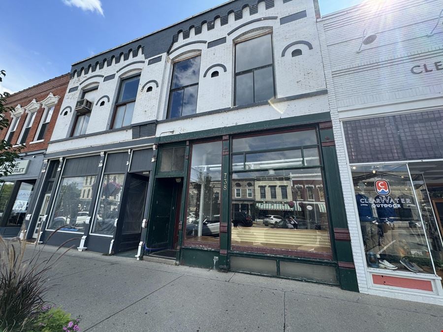736 W Main St