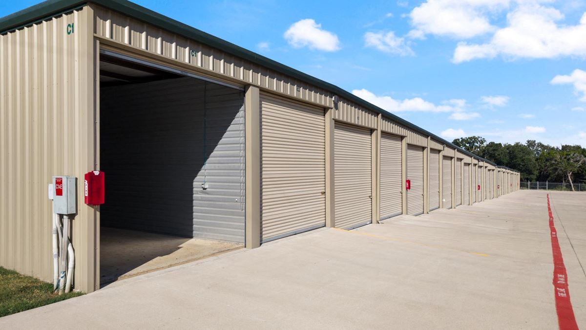 AUSTIN LAKESIDE BOAT & RV STORAGE