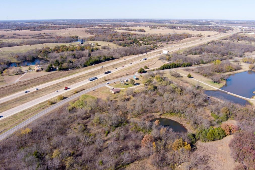 $1 Auction: Retail Storefront with Advertising Billboard off I-35