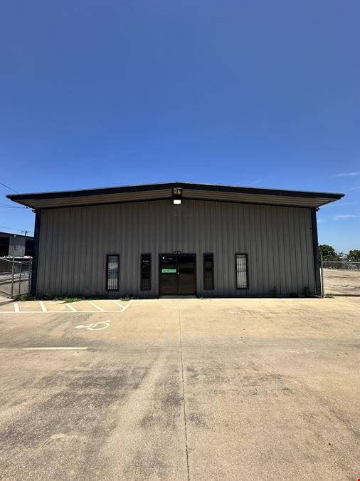 5,000 SF Office/Warehouse w/ Fenced Storage on 1.10 AC