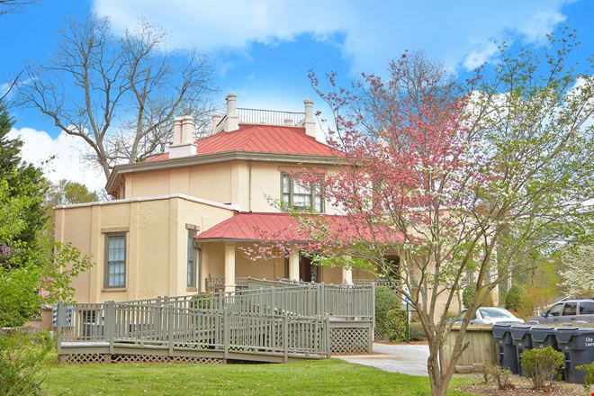 Octagon House Apartments