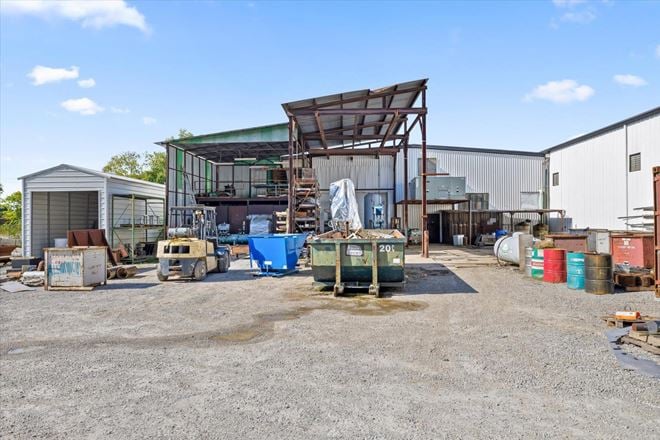 Conditioned Industrial Facility with 8 Cranes