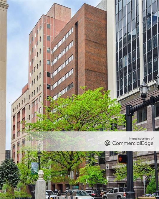 913 North Market Street