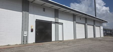 Retail space for Rent at 1315 1/2 Spencer Hwy in South Houston