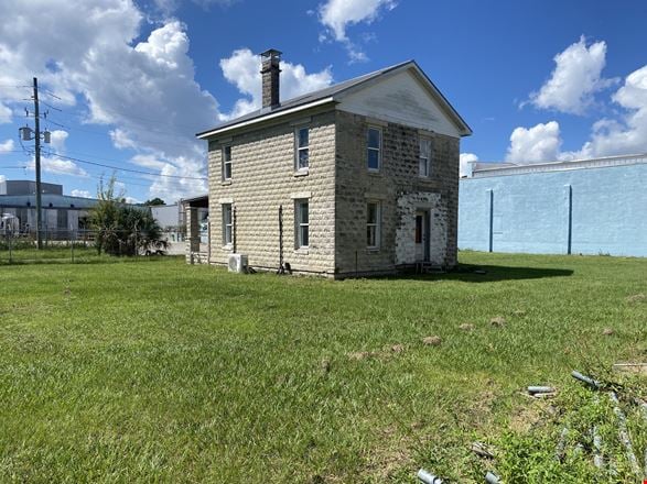 628 & 634 Dyal Street / 619 & 645 E 10th Street