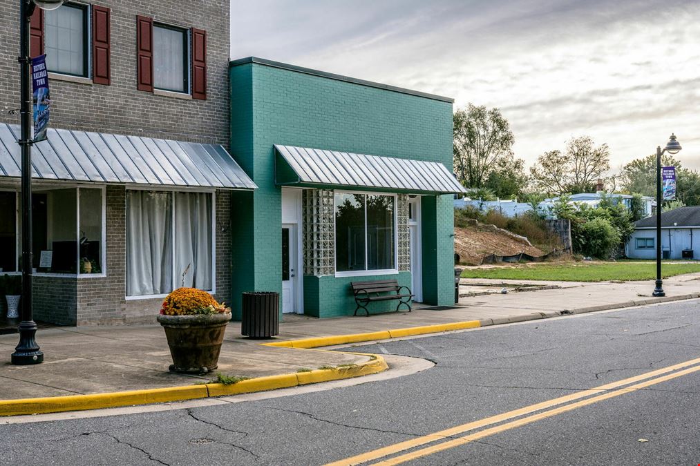 TWO RENOVATED OFFICE SPACES AVAILABLE IN DOWNTOWN SHENANDOAH