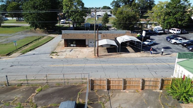 320 W Market St, 307 W Church St, 00 W Church St