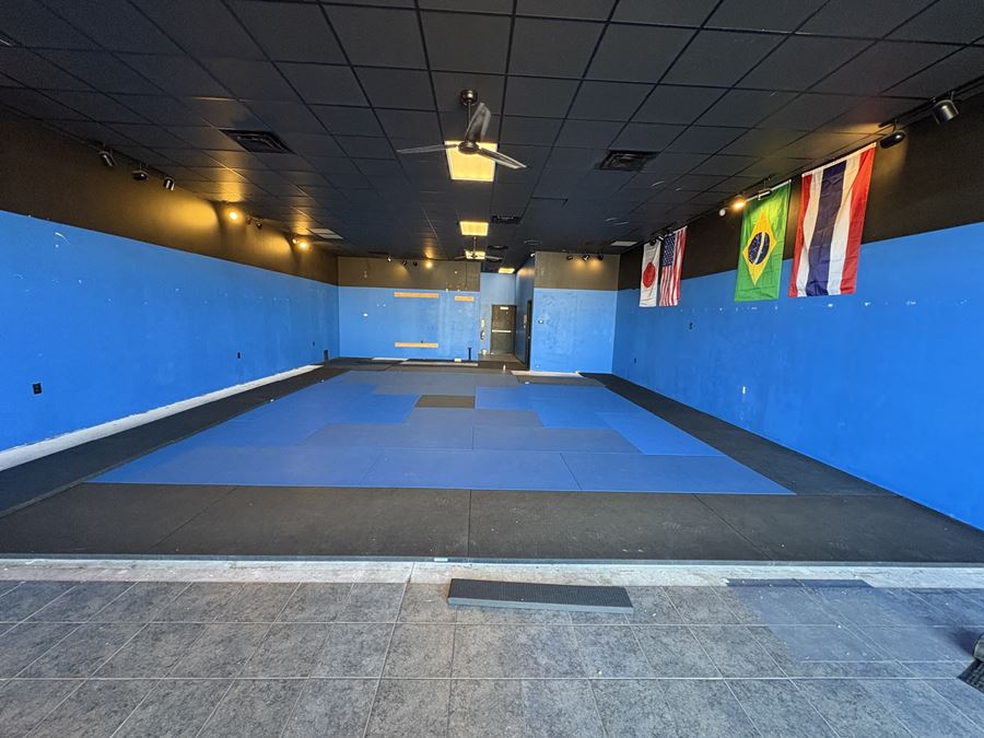 8605 W 26th St - Westridge Mall