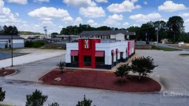 ±3,520-SF Restaurant with Convenient Access Off I-85