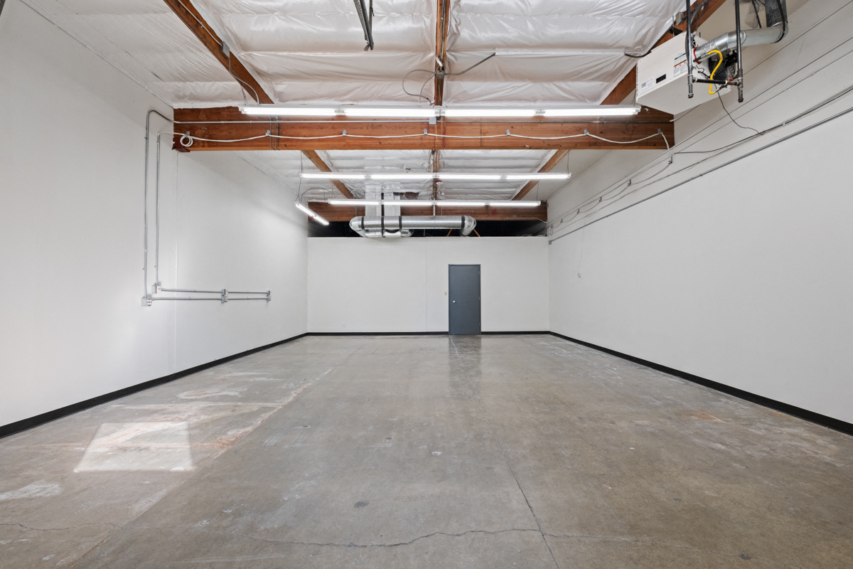 2,076 SF Flex Space in Redmond, WA Photo