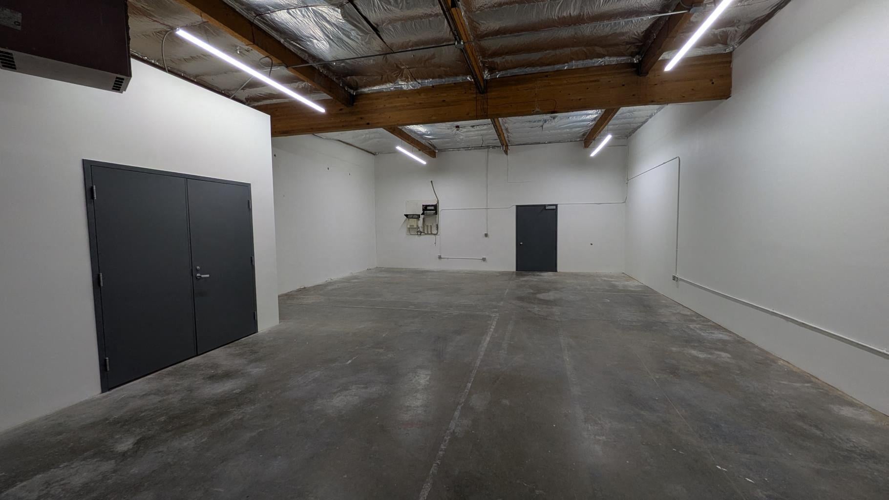 2,674 SF Flex Space in Redmond, WA Photo