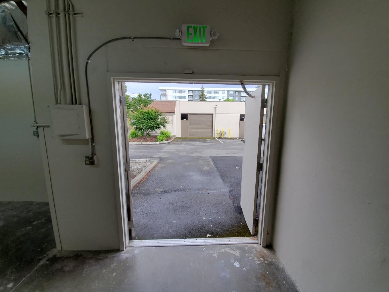 880 SF Flex Space in Redmond, WA Photo
